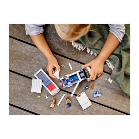 Конструктор Lego 60283 Отпуск в доме на колесах