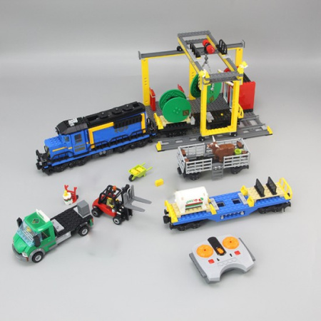 Конструктор Lion King 180027 Cities Грузовой моторизированный поезд