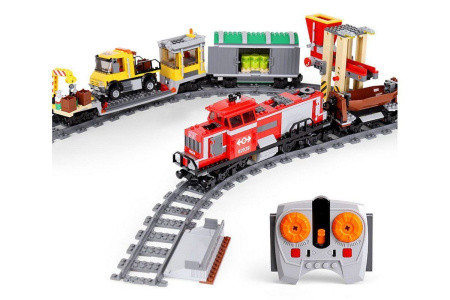 Конструктор Lepin 02039 Красный грузовой поезд
