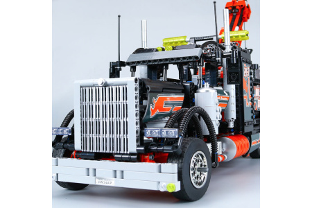 Конструктор Lepin 20020 Буксировщик тягач