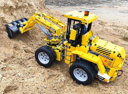 Конструктор Mould King 13122 Бульдозер колесный на радиоуправлении 2.4G RC 13122